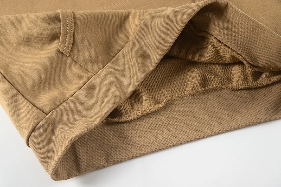 P220 Color: Gray Green/Khaki/Original White Size: S M L This year’s ultra-popular half-zipper design gives the upper body an old-money and lazy look. When the zipper is opened, it can be used as a large lapel, making it more fashionable! Comes with a comfortable and comfortable label, one-click dressing without any brain-braining